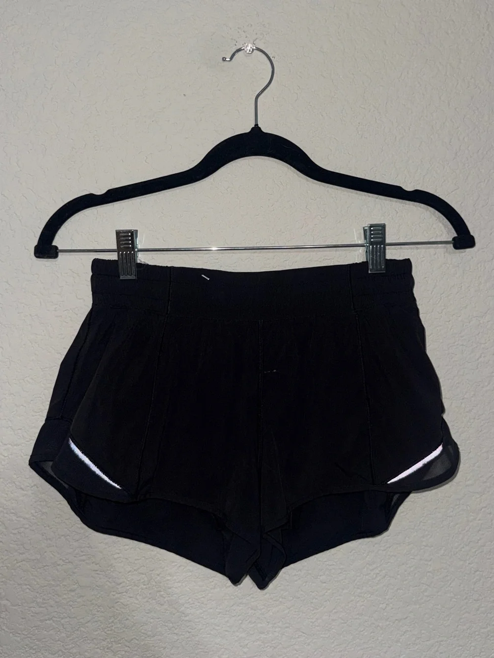 Lululemon Black Hotty Hot Lined Running Shorts 2.5 Inseam Size 6